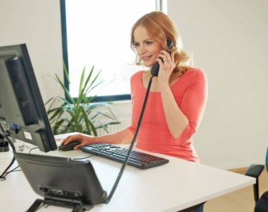 Ein ergonomischer Arbeitsplatz kann bei Rückenbeschwerden viel bewirken